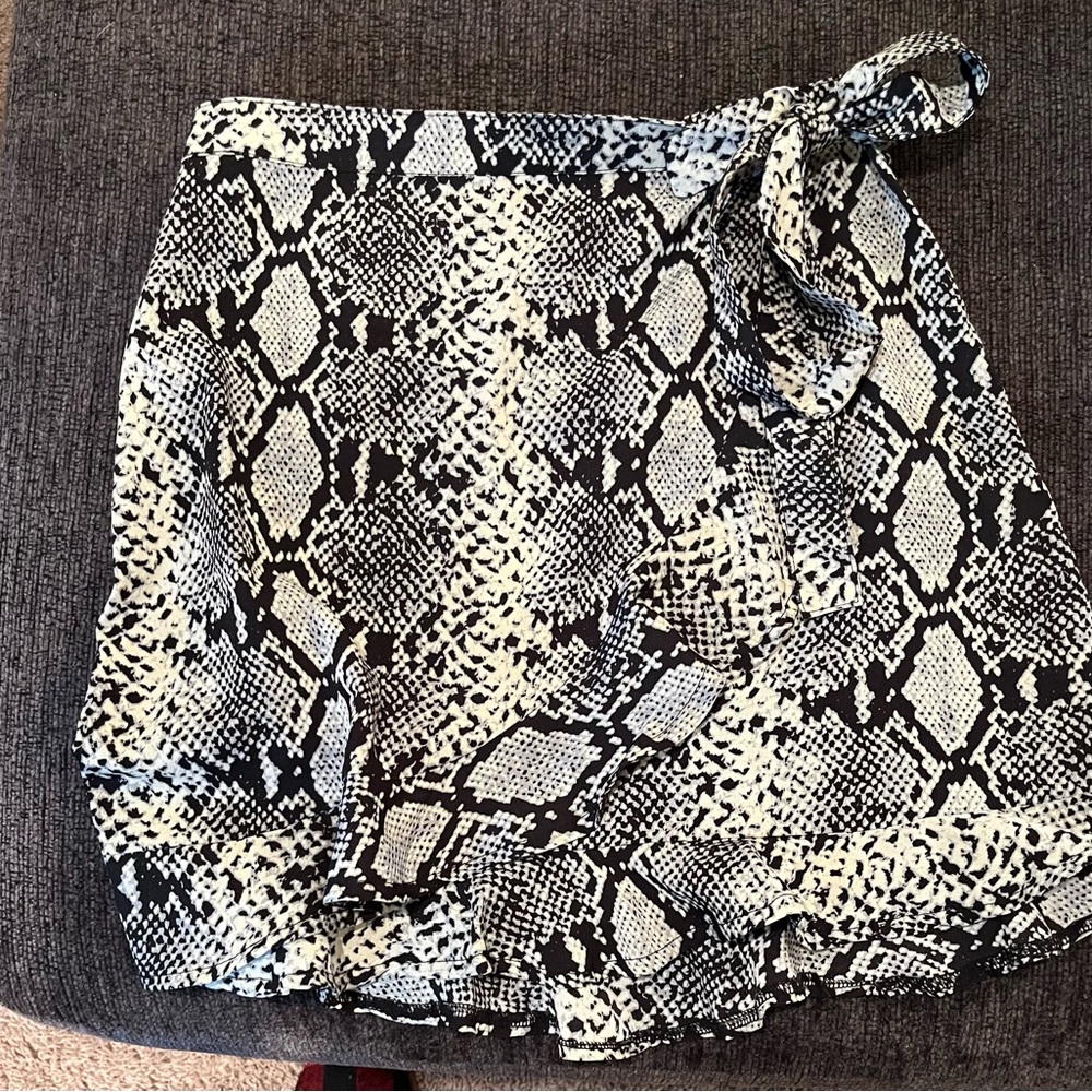 Nasty Gal Black and White Snake Print Skirt